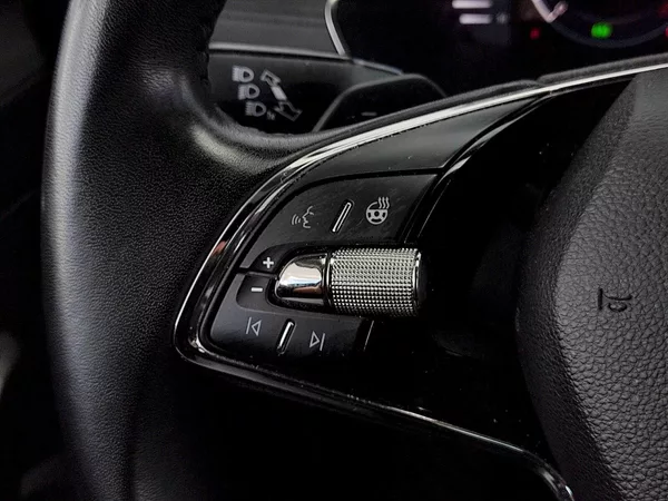 Škoda Octavia Combi Tour 2,0 Tdi 110 Kw DSG - foto 30