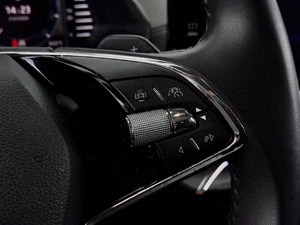 Škoda Octavia Combi Tour 2,0 Tdi 110 Kw DSG - foto 31