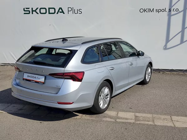 Škoda Octavia Combi Ambition Plus 2,0 Tdi 11 - foto 2