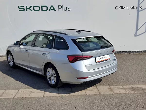 Škoda Octavia Combi Ambition Plus 2,0 Tdi 11 - foto 31