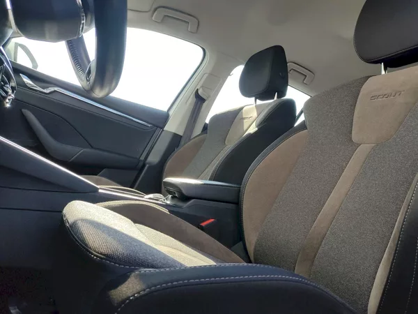 Škoda Octavia Combi Scout 2,0 Tdi 147 Kw 4x4 - foto 24