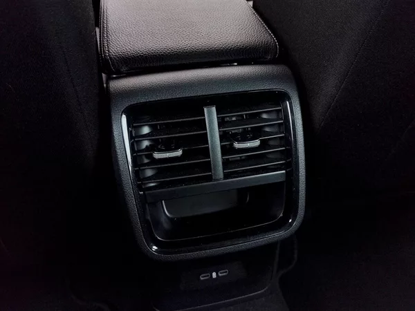 Škoda Octavia Combi Selection 2,0 Tdi 110 Kw - foto 24