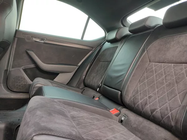 Škoda Superb iV 1,4 Tsi 150 Kw SportLine DS - foto 26