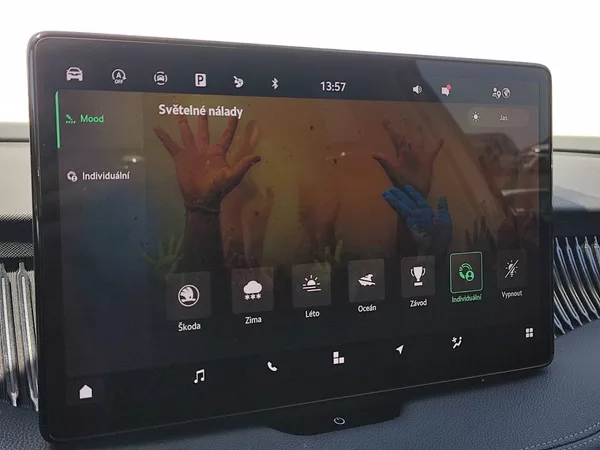 Škoda Superb Selection 2,0 Tdi 110 Kw DSG - foto 12
