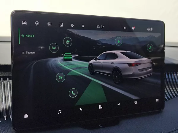 Škoda Superb Selection 2,0 Tdi 110 Kw DSG - foto 13