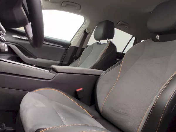 Škoda Superb Combi Selection 2,0 Tdi 110 Kw - foto 23
