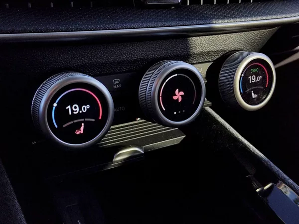 Škoda Superb Selection 2,0 Tdi 110Kw DSg - foto 19