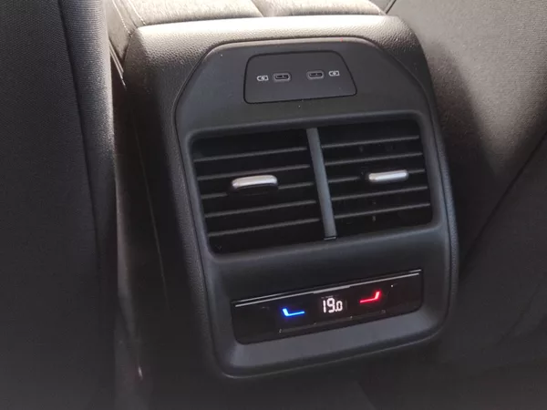 Škoda Superb Selection 2,0 Tdi 110Kw DSg - foto 26