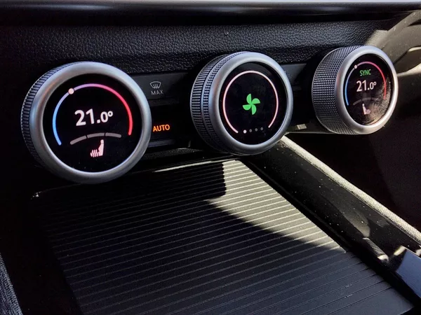 Škoda Superb Combi Selection 2,0 Tdi 110 K - foto 20