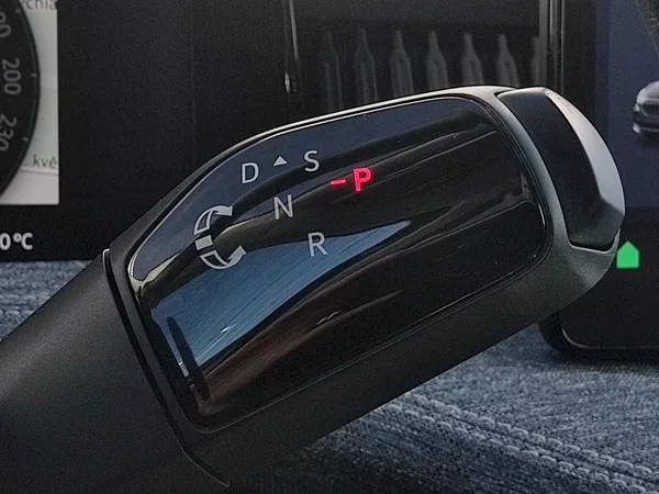 Škoda Superb Combi Selection 2,0 Tdi 110 K - foto 22