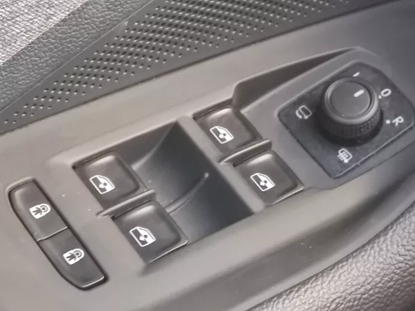 Škoda Superb Combi Selection 2,0 Tdi 110 K - foto 24