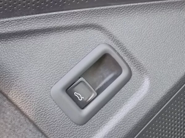 Škoda Superb Combi Selection 2,0 Tdi 110 K - foto 25