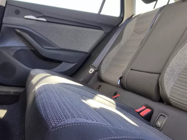 Škoda Superb Combi Selection 2,0 Tdi 110 K - foto 26