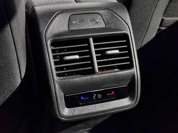 Škoda Superb Combi Selection 2,0 Tdi 110 K - foto 27