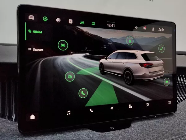 Škoda Superb combi Selection 2,0 Tdi 142 kw - foto 13