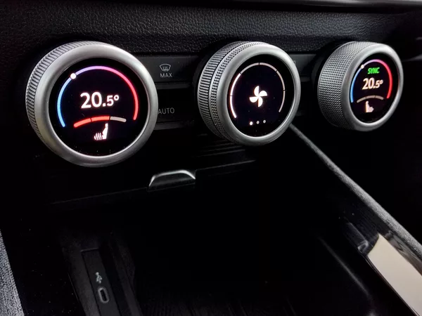 Škoda Superb combi Selection 2,0 Tdi 142 kw - foto 20