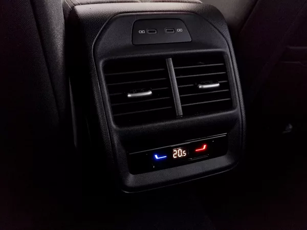 Škoda Superb combi Selection 2,0 Tdi 142 kw - foto 26