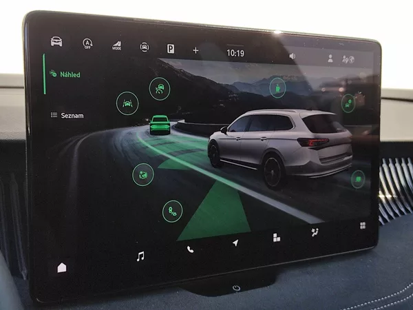 Škoda Superb Combi SportLine 2,0 Tdi 142 Kw - foto 13