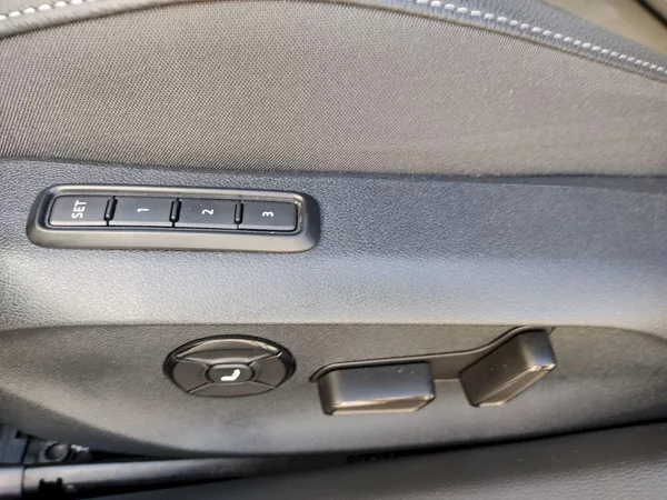 Škoda Superb Combi SportLine 2,0 Tdi 142 Kw - foto 31