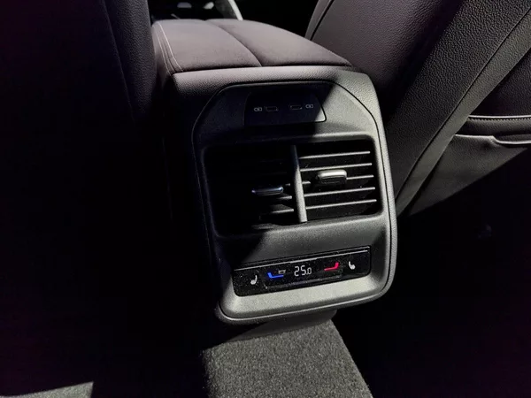 Škoda Superb Combi SportLine 2,0 Tdi 142 Kw - foto 34