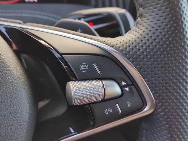 Škoda Superb Combi SportLine 2,0 Tdi 142 Kw - foto 37