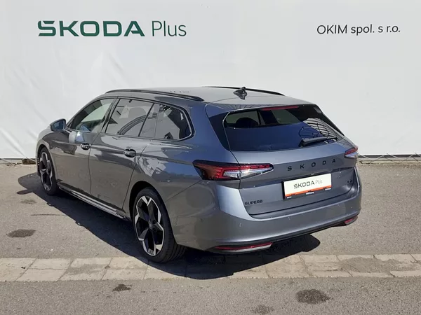 Škoda Superb Combi SportLine 2,0 Tdi 142 Kw - foto 40