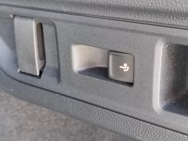 Škoda Superb Combi SportLine 2,0 Tdi 142 Kw - foto 43