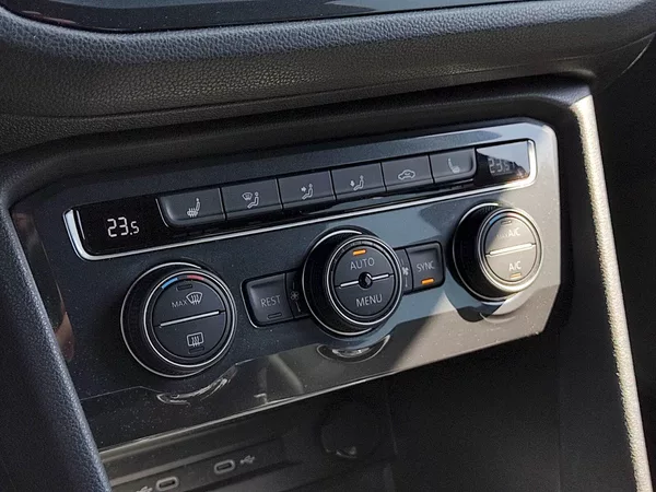 Volkswagen Tiguan Allspace 1,5 Tsi 110 Kw DSG R-Line - foto 21