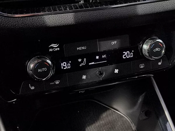 Škoda Fabia Top Selection 1,0 Tsi - foto 20