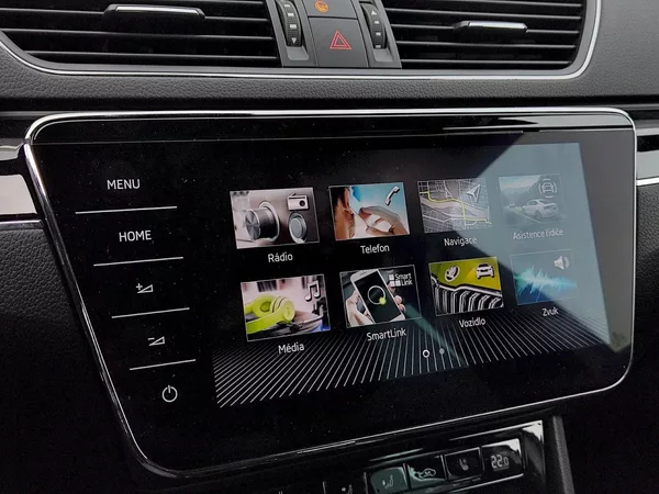 Škoda Superb Combi L&K 2,0 Tsi 206 Kw 4x4 D - foto 19