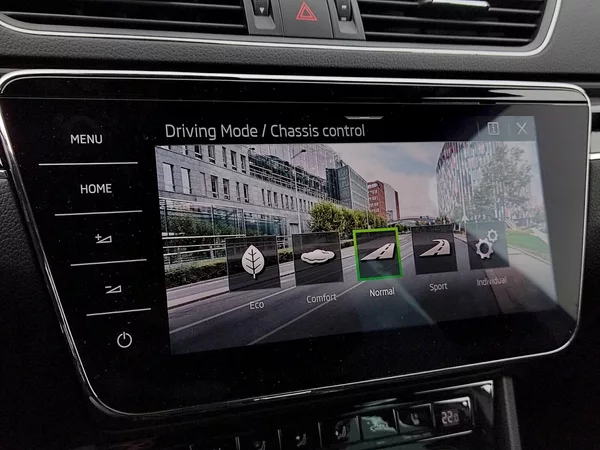 Škoda Superb Combi L&K 2,0 Tsi 206 Kw 4x4 D - foto 20