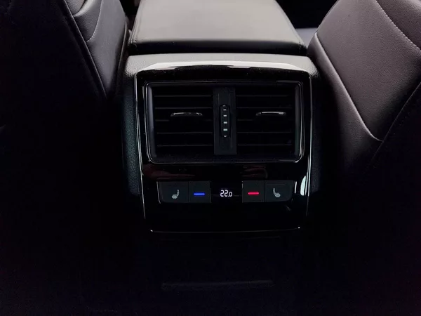 Škoda Superb Combi L&K 2,0 Tsi 206 Kw 4x4 D - foto 32