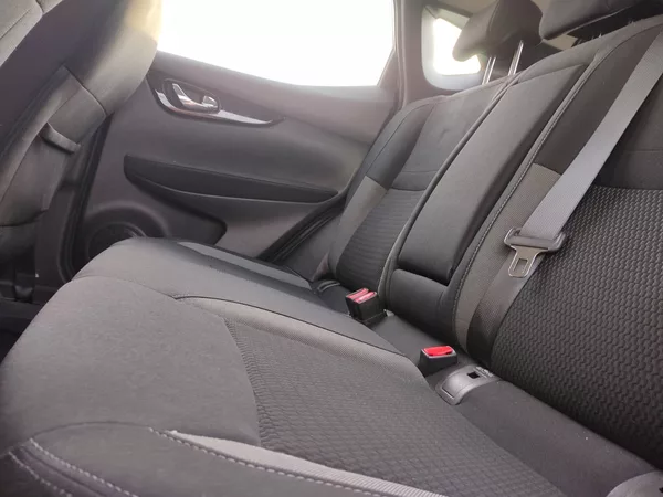 Nissan Qashqai 1,3 DIG-T 140k - foto 30