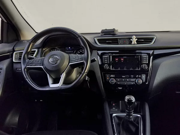 Nissan Qashqai 1,3 DIG-T 140k - foto 6