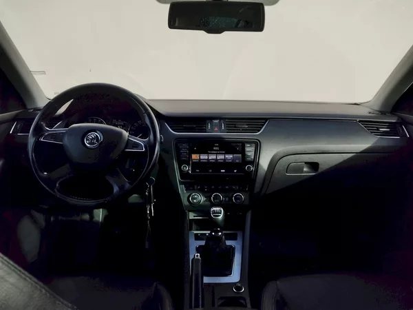 Škoda Octavia Combi Business 1,6 Tdi 81 Kw - foto 5