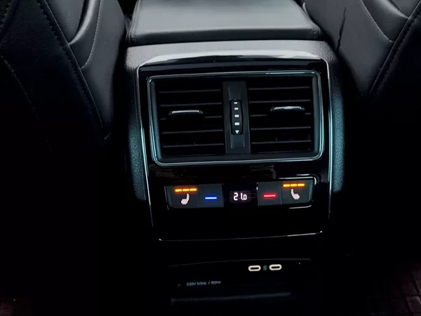 Škoda Superb L&K 2,0 Tdi 147 Kw 4x4 DSg - foto 32