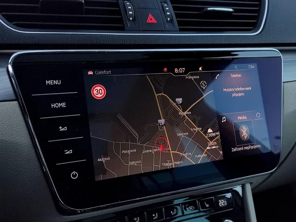 Škoda Superb Combi Style Plus 2,0 Tdi 110 - foto 16
