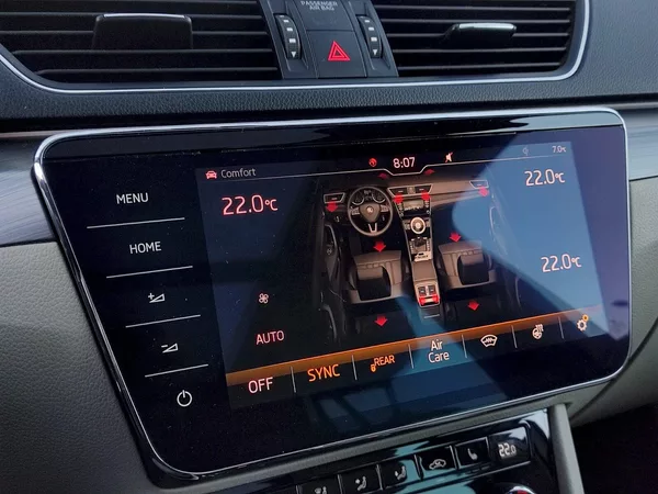 Škoda Superb Combi Style Plus 2,0 Tdi 110 - foto 17
