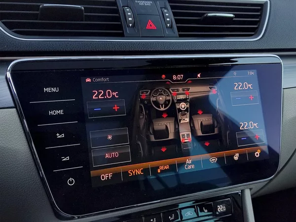 Škoda Superb Combi Style Plus 2,0 Tdi 110 - foto 19