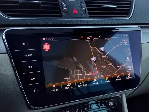 Škoda Superb Combi Style Plus 2,0 Tdi 110 - foto 23