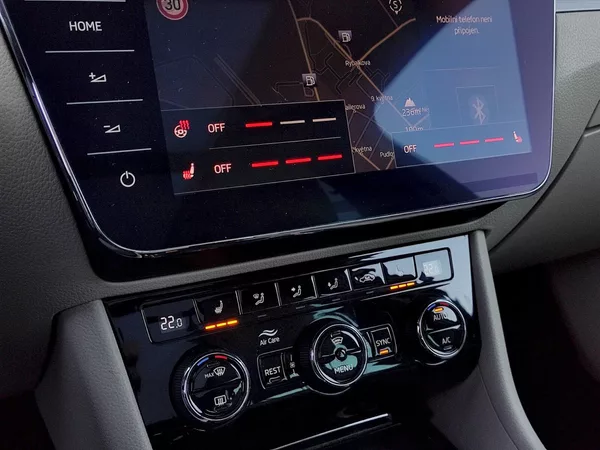Škoda Superb Combi Style Plus 2,0 Tdi 110 - foto 24
