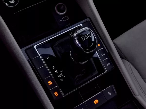 Škoda Superb Combi Style Plus 2,0 Tdi 110 - foto 27