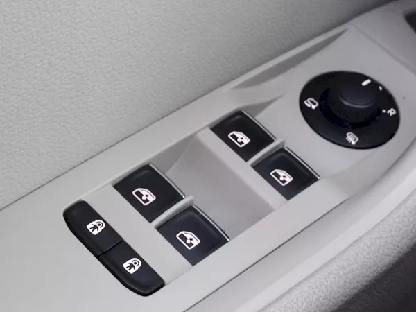 Škoda Superb Combi Style Plus 2,0 Tdi 110 - foto 29