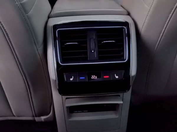 Škoda Superb Combi Style Plus 2,0 Tdi 110 - foto 33