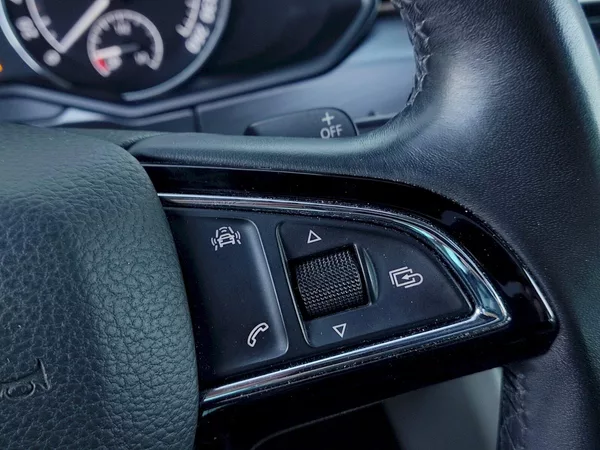 Škoda Superb Combi Style Plus 2,0 Tdi 110 - foto 38