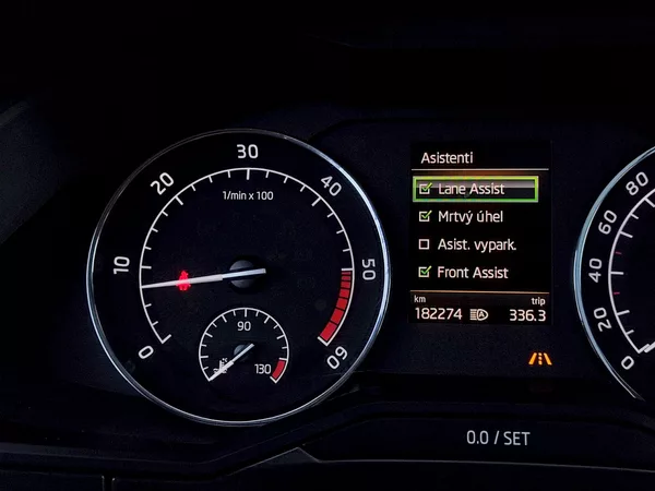 Škoda Superb Combi Style Plus 2,0 Tdi 110 - foto 8