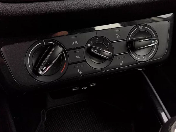 Škoda Fabia Active plus 1,0 Tsi 70Kw - foto 18