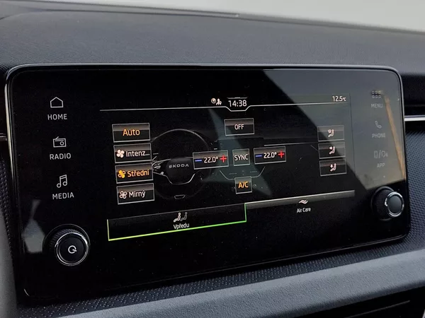 Škoda Kamiq Top Selection 1,5 Tsi + tažné - foto 11