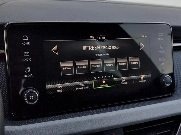 Škoda Kamiq Top Selection 1,5 Tsi + tažné - foto 17