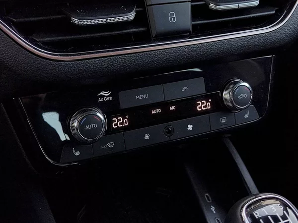 Škoda Kamiq Top Selection 1,5 Tsi + tažné - foto 18